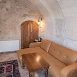 Elegance Cave Suites&restaurant