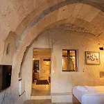 Elegance Cave Suites&restaurant Hotel