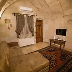 Elegance Cave Suites&restaurant