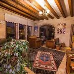 Elegance Cave Suites&restaurant