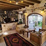 Elegance Cave Suites&restaurant Hotel
