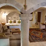 Elegance Cave Suites&restaurant