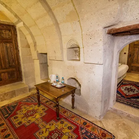 Elegance Cave & Restaurant גורמה