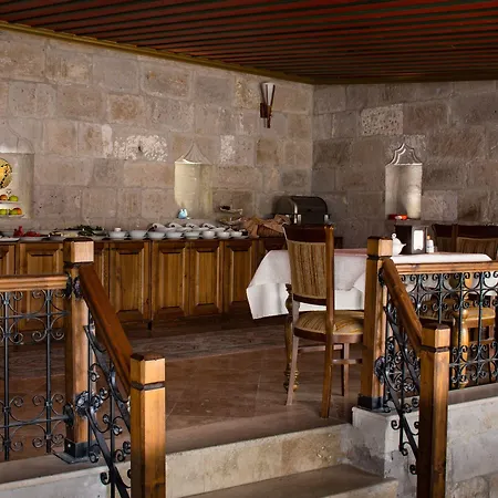 Elegance Cave & Restaurant גורמה